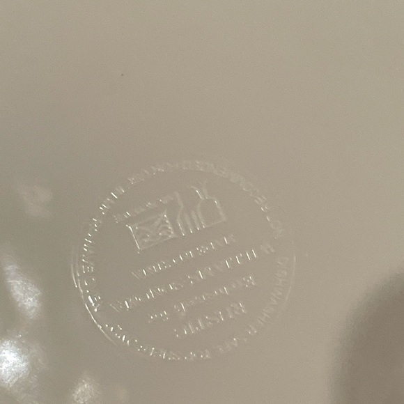 Williams Sonoma set of 2 Rustic White Crackle Melamine Farmhouse salad plates - Picture 5 of 5